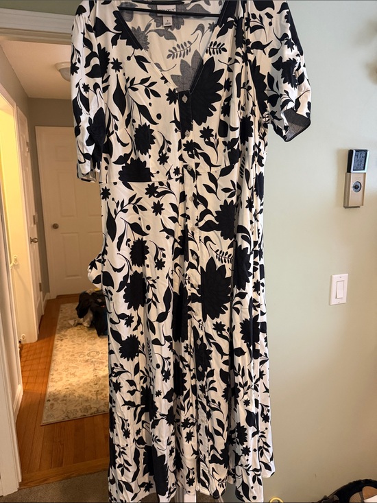 Avia Dresses & Skirts - Avia Black and White Floral Midi Dress
